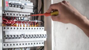 que necesitas estudiar para impulsar tu carrera en Electricidad
