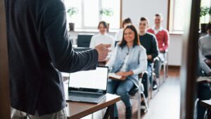 Cómo ser docente universitario en Colombia: Pasos clave para cumplir tu meta estudiar docencia