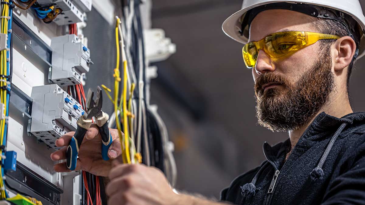 Técnica en Electricidad Industrial: Competencias Clave del Electricista 4.0