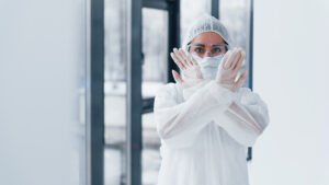 Curso de bioseguridad: aprende a prevenir riesgos en entornos clínicos