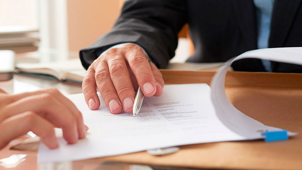 Diplomados en derecho: fórmate en áreas clave del ejercicio jurídico sin ser abogado