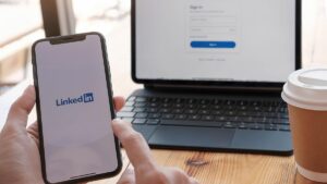 LinkedIn: Behance, GitHub y Medium