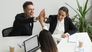 Ética profesional inicial: cómo manejar dilemas comunes y tomar buenas decisiones