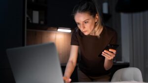 Becas y Financiación salud visual y desconexión digital IoT básico