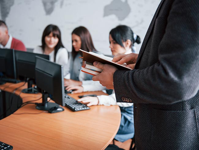 Diplomados virtuales gratis IA para Inducción y Capacitación